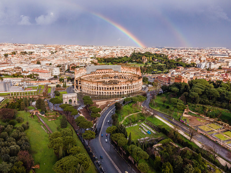 <transcy>Doppio arcobaleno sul Colosseo Over</transcy>